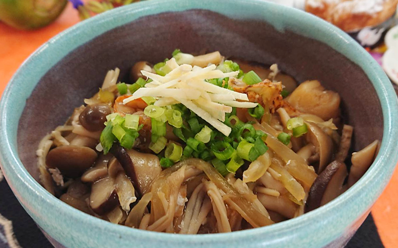 たっぷりパパイヤと茸のあんかけ丼